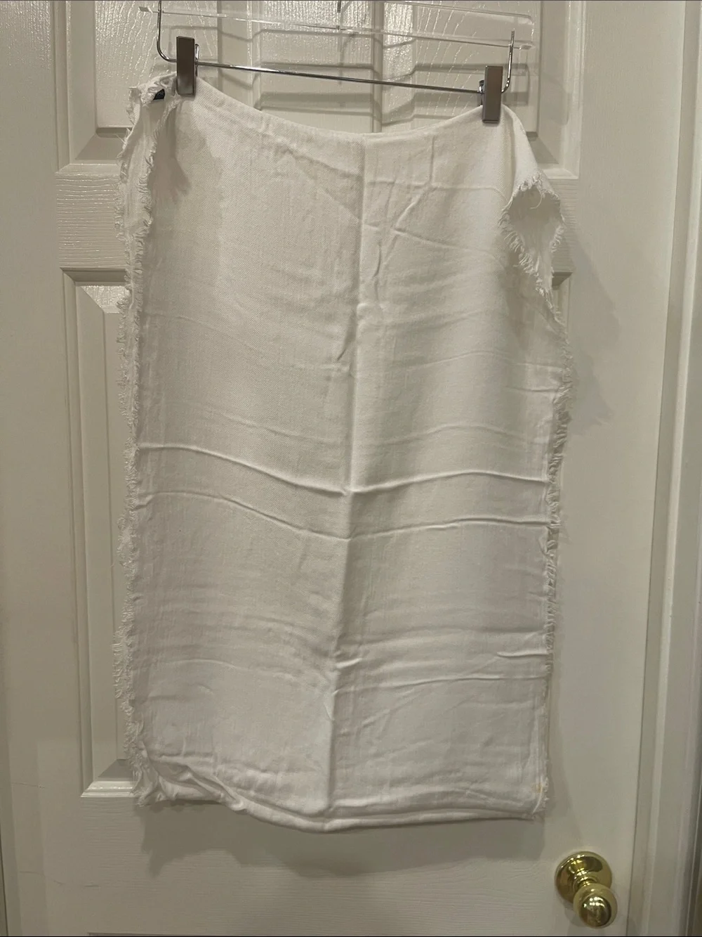 APT.9 White Frayed Edge Women's Scarf 🧣